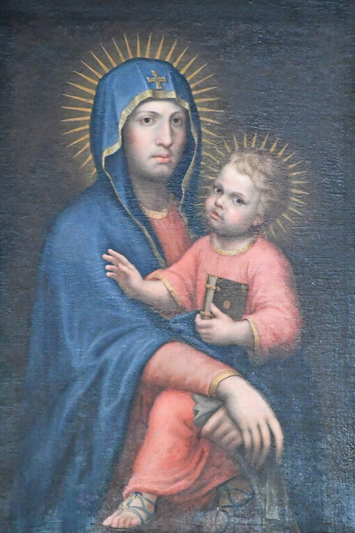 Interior de la iglesia de Santa María de las Nieves en Pécs, Baranya, Hungría