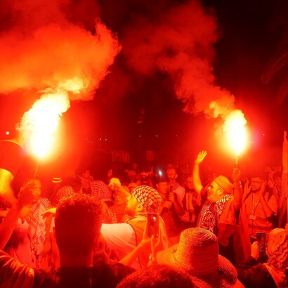 Le manifestazioni del 2025 non si sono limitate al porto e alla partenza delle imbarcazioni della Global Sumud Flotilla: si sono moltiplicate ovunque in Tunisia. Foto di Brahim Guedich