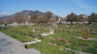 Cruces de fierro del Patio 29 ¿Dónde están?, instancia enmarcada en la conmemoración de los detenidos desaparecidos para el Golpe de Estado en Chile. Cementerio General, Recoleta, Chile