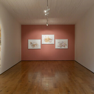 Carmen Neely, un vestigio más allá de la vida del cuerpo, vista de exhibición. Cortesía de Galería Mariane Ibrahim  