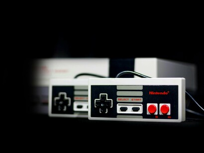 Console antigo de Nintendo. 
O tamanho do desafio fica evidente ao considerar o tempo e custo de desenvolvimento para jogos AAA: atualmente, a produção pode levar de cinco a seis anos, com orçamentos que alcançam dezenas ou até centenas de milhões de dólares


