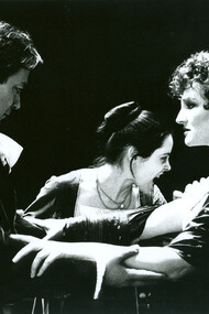 Una scena dell'opera teatrale "Mirra" di Luca Ronconi, con Remo Girone, Anita Bartolucci e Galatea Ranzi