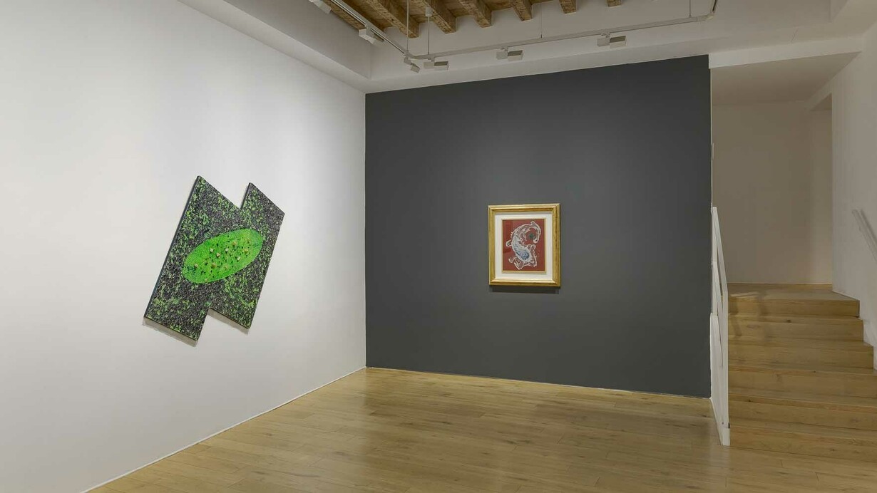 Lucio Fontana e Alteronce Gumby, A material dance, veduta della mostra. Cortesia della Galleria Secci