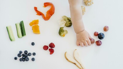 Bambino che sceglie autonomamente cosa mangiare: "L’alimentazione è uno dei pilastri fondamentali per la salute e lo sviluppo dei bambini"