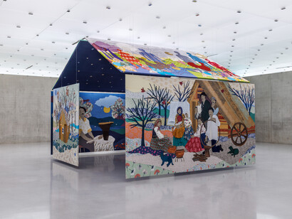 Małgorzata Mirga-Tas, Tełe ćerhenia jekh jag (Under the starry heavens a fire burns), exhibition view. Courtesy of Kunsthaus Bregenz
