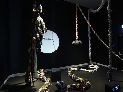 Various artists, Golden repair, exhibition view. Courtesy of Ludwig Museum. Photo by József Rosta © Ludwig Museum – Museum of Contemporary Art