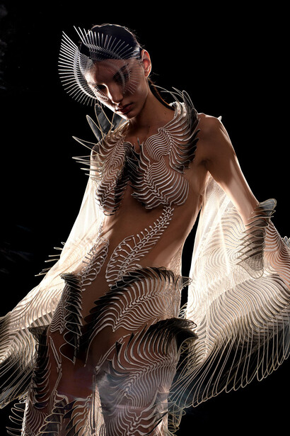 Iris van Herpen. Labyrinthine kimono dress (detail), Sensory Seas collection, Haute Couture spring/summer 2020. Courtesy of Kunsthal Rotterdam