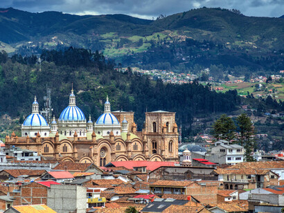 Los tejados de Cuenca, Ecuador, conservan una estética tradicional que evoca memorias del pasado colonial