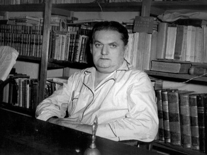 Luís da Câmara Cascudo. Predomina, no narrador/personagem, o lirismo do olhar que transfigura, através de imagens, comparações, cinestesias, adjetivos precisos, um local desprezado e corroído, ao captar nele a pulsação da vida, a dimensão plástica nas cores da vegetação e dos seres, nas luzes e sombras, nas diversas danças de amor e de morte; a dimensão dos sons da terra, dos chilreios, cantos e guinchos ou dos silêncios ominosos; o alcance dos perfumes e cheiros