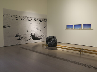 Varios artistas, Itinerarios XXX, vista de exhibición. Cortesía del Centro Botín