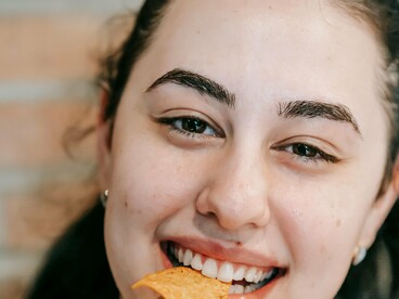 Na minha adolescência, eu tinha um corpo considerado “dentro do padrão”. Mas a real é que enquanto escrevo isso, percebo que essa frase não faz sentido: os padrões mudaram tantas vezes que preciso me corrigir