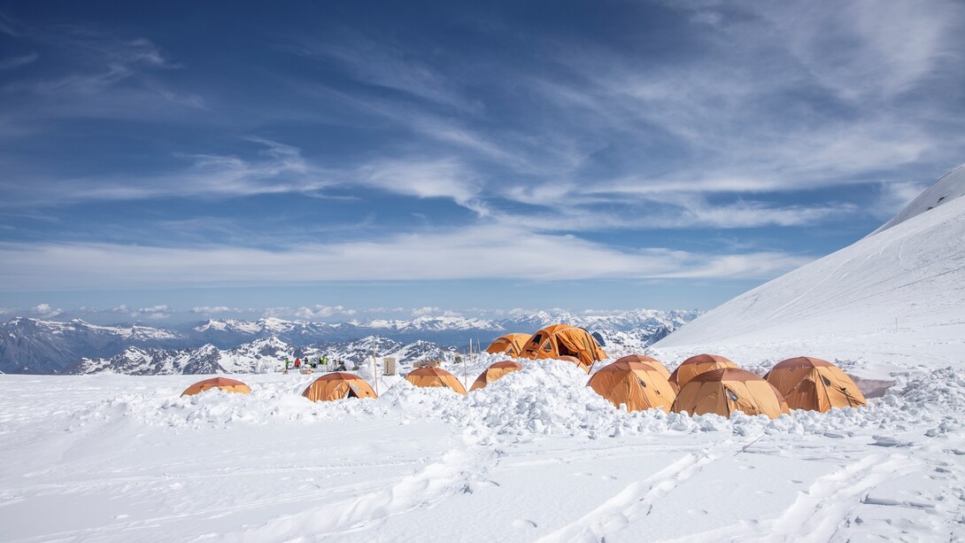 La missione Follow the Ice – La memoria dei ghiacci sul Grand Combin nasce per ascoltare ciò che i ghiacciai raccontano del nostro passato climatico. Massiccio Grand Combin, Svizzera