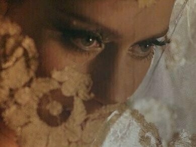 Cena da minissériede televisão "Capitu", de 2008. Meu próximo livro foi o mais conhecido e de leitura mais fácil, escrito por Machado de Assis, Dom Casmurro. Ele foi lançado em 1900, já como livro

