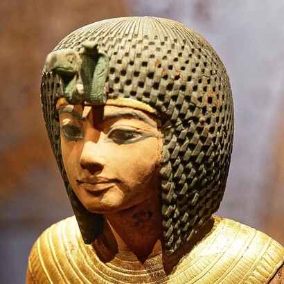 Ushebti egipcio de ébano, bronce y oro