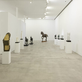 Various artists, Forms in space, exhibition view. Courtesy of Ascaso Gallery