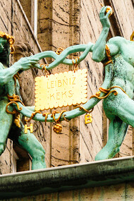 Die Bretzelmänner, Skulptur von Georg Herting