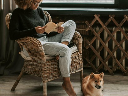 Estava sobre o túmulo. Estendido, imóvel, um vulto quase indistinto. Aproximei-me. Era ele. Chamei. Nada, nenhuma reação. Afaguei-o. Continuava imóvel, aparentemente insensível. No focinho senti o que parecia ser um molhado de lágrimas. Estaria morto?   


