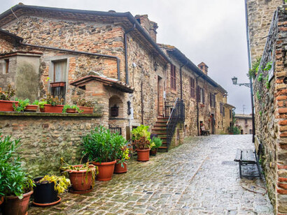 Located roughly 35 km north of Perugia, Montone is a comune in the Province of Perugia, Umbria, and is recognized as one of I Borghi più belli d’Italia