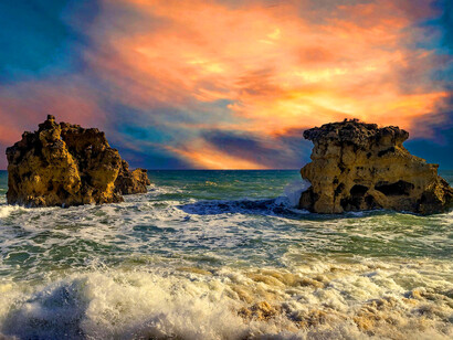 The evening leans gently into the ocean's breath, photographed by Ray Bilcliff  