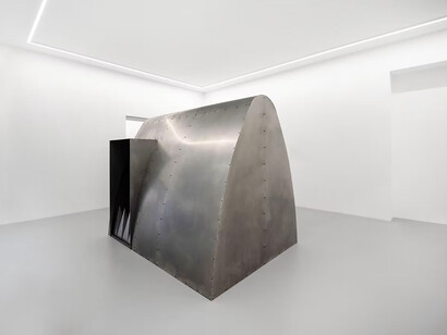 Matisse Mesnil, Sutura, exhibition view. Courtesy of Romero Paprocki 