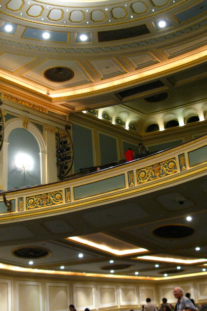 Al interior de la Sala de Conciertos de Shanghái. Un hermoso edificio art déco, Shanghái, China