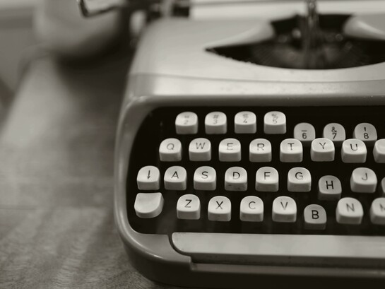 Escrever exige de nós coragem. Começar também. De qualquer forma, precisamos aprender a olhar para nós com mais carinho. Acreditar que podemos muito mais do que imaginamos. E o mais importante: que isso é um exercício diário