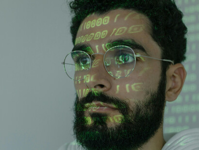 Su implementación sin ética ni límites amenaza con convertir al ser humano en un número intercambiable dentro de un sistema automatizado