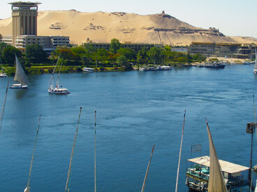 The Nile River, flowing northward into the Mediterranean Sea, is among the world’s longest rivers, extending approximately 6,650 kilometers (4,130 miles). Its drainage basin encompasses eleven countries, including the Democratic Republic of the Congo, Tanzania, Burundi, Rwanda, Uganda, Kenya, Ethiopia, Eritrea, South Sudan, Sudan, and Egypt