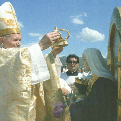 El Papa Juan Pablo II durante la coronación a la Virgen de Coromoto, Venezuela, enero de 1985