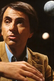 El recuerdo de Carl Sagan y de Cosmos permanece como la puerta luminosa que abrió para muchos la curiosidad científica y el asombro ante el universo