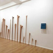 Richard Nonas, 4 Y Posts, 18 legni intagliati, 2009, dimensioni varie / 18 carved woods, variable size . A hundred thirty five Eskimo nights, 1999 (libro d’artista, 300 esemplari, ed.Hubert Winter, Vienna) / (artist book, 300 copies, ed.Hubert Winter, Wien)