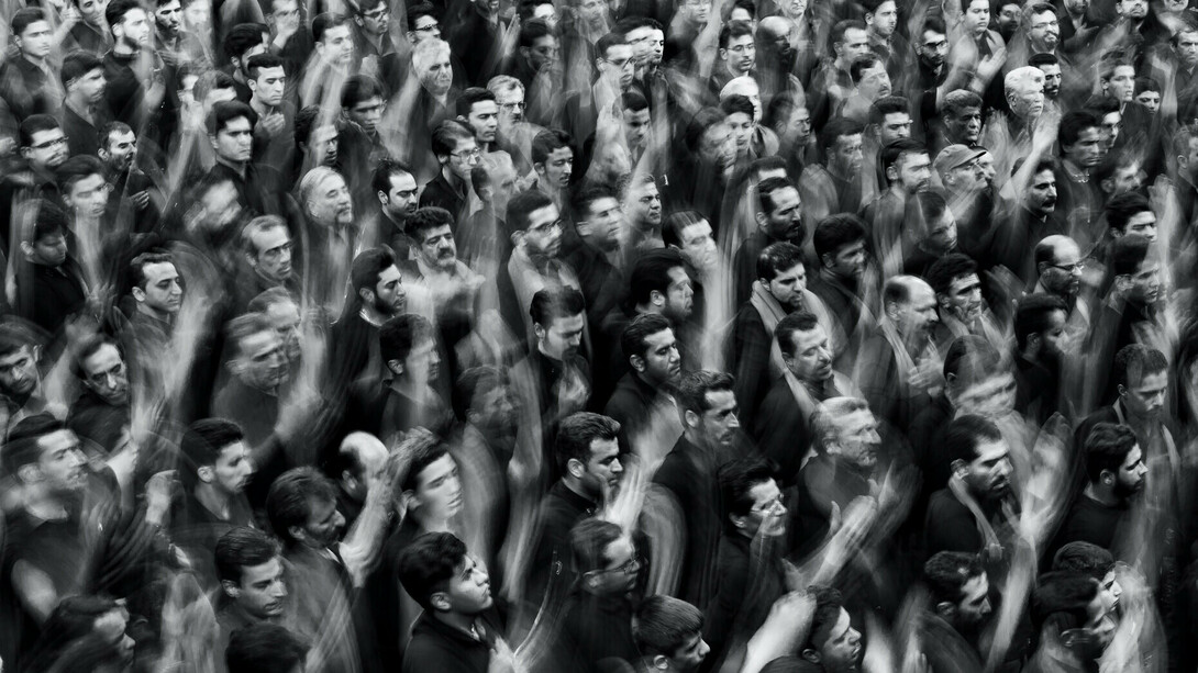 La violencia política rara vez nace del caos: suele construirse dentro de comunidades de convicción absoluta