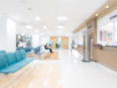 El rumbo actual de la pedagogía hospitalaria apunta a modelos flexibles, intersectoriales y centrados en el estudiante, donde enseñar y cuidar forman parte de un mismo proceso