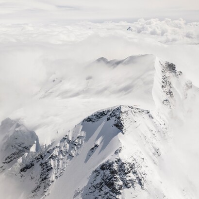 Sul massiccio alpino, scienziati e alpinisti lavorano insieme per prelevare carote di ghiaccio che custodiscono secoli di storia ambientale. Massiccio Grand Combin, Svizzera