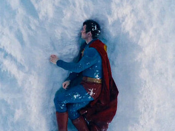 Superman (2025) se erige como un laboratorio simbólico donde se mide la sensibilidad del público frente a los nuevos paradigmas del espectáculo y la pertenencia