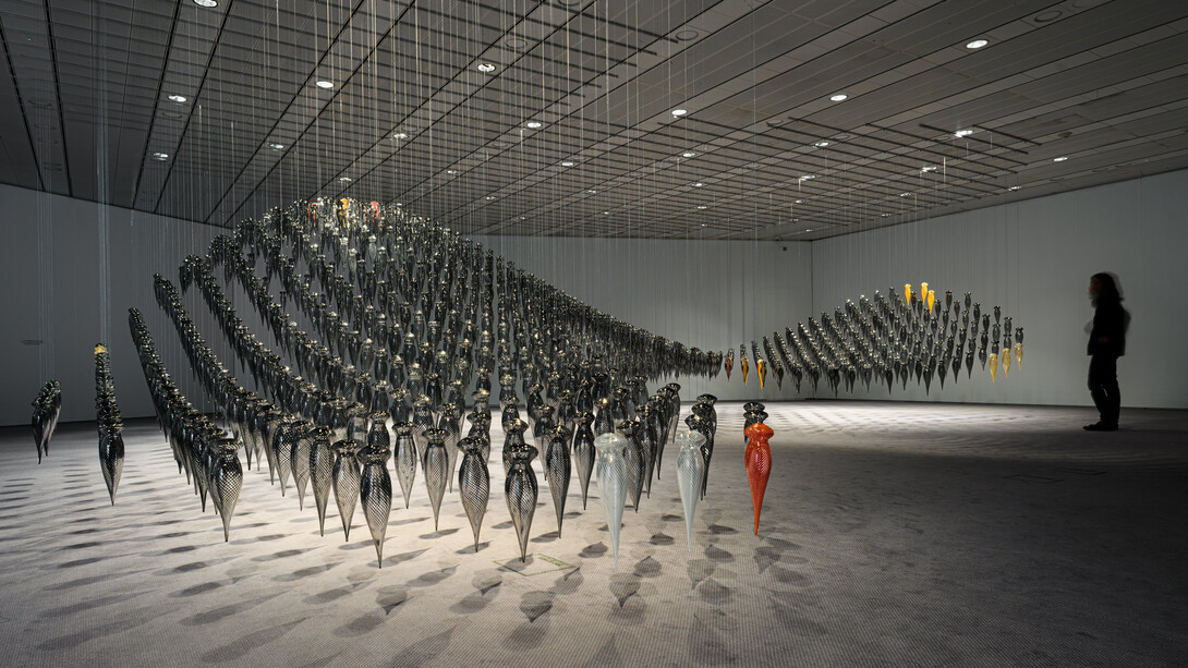 Magdalene Odundo, Transition II, exhibition view at the Sainsbury Centre, 2019. Courtesy of Xavier Hufkens Gallery