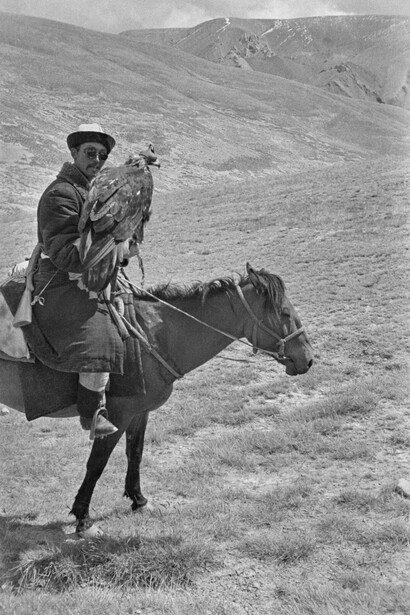 Ella Maillart, Un karakirghize avec des lunettes chinoises, 1932, République soviétique socialiste autonome kirghize, URSS © Succession Ella Maillart et Photo Elysée, Lausanne