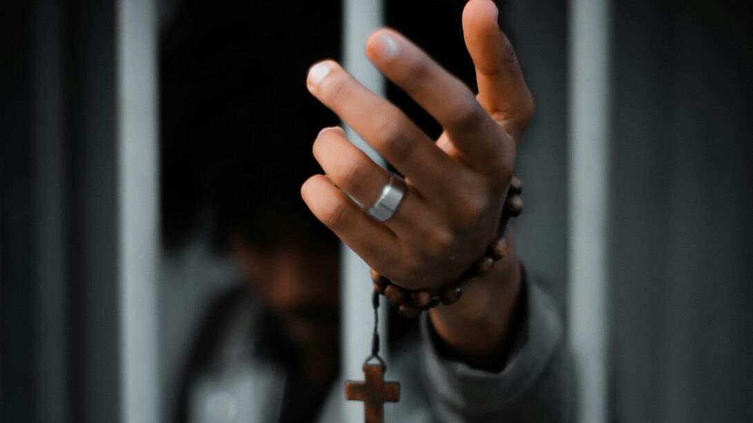 Symbole de détention et de résistance : derrière les barreaux, la foi et l’espoir demeurent, malgré la répression politique