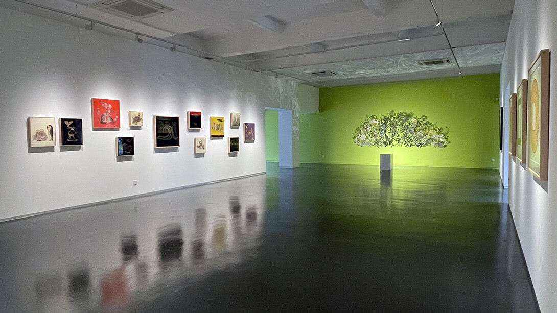 Anila Quayyum Agha, The unraveling, exhibition view. Courtesy of Sundaram Tagore Gallery