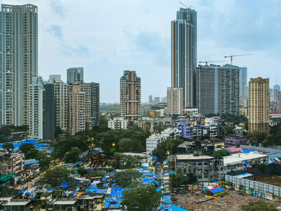 Business districts and informal areas face each other in Mumbai, India: a striking illustration