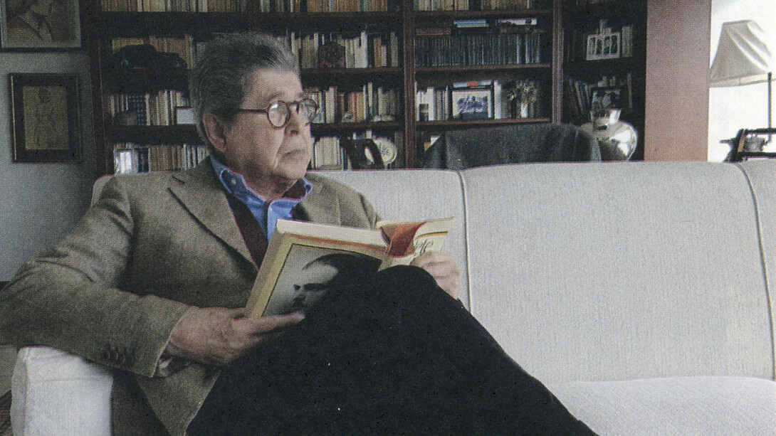 Alfredo Bryce Echenique en Lima (2019). La vida de Alfredo Bryce Echenique fue una mezcla entrañable de ironía, melancolía y humor con la que convirtió al Perú, con todas sus contradicciones, en una de las narraciones más tiernas de la literatura latinoamericana