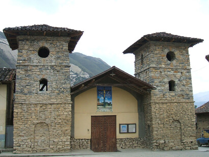 Intervenir en el Patrimonio Distante implica sostener las condiciones para que lo vital siga su curso sin perder sentido. Iglesia Leymebamba, Chachapoyas, Amazonas, Perú