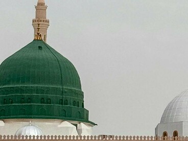 Maomé havia instruído os fiéis a procurarem conhecimento por todo o mundo. E para cumprir esse mandamentos os muçulmanos traziam à Casa do Saber livros de todas as terras que tinham contato para serem traduzidos para o árabe. Todas as ciências mais relevantes da época foram documentadas na biblioteca, e o principais intelectuais da antiguidade tiveram suas obras guardadas no local