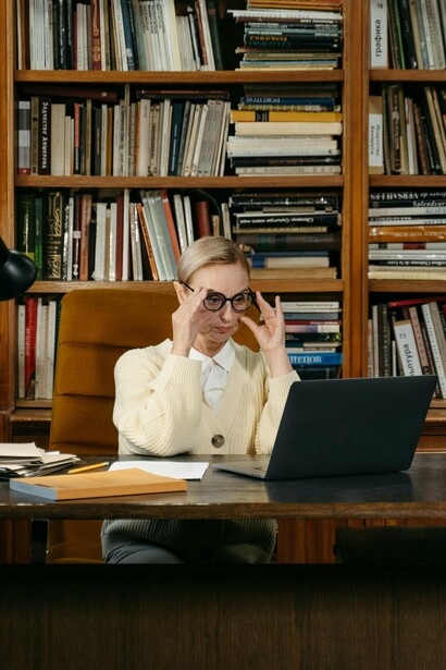 A biblioteca digital não pretende nem funciona como uma biblioteca física. O acesso digital pretende, sim, ser um instrumento de apoio, de fortalecimento da biblioteca física. A biblioteca digital amplia o acesso e a extensão da biblioteca física