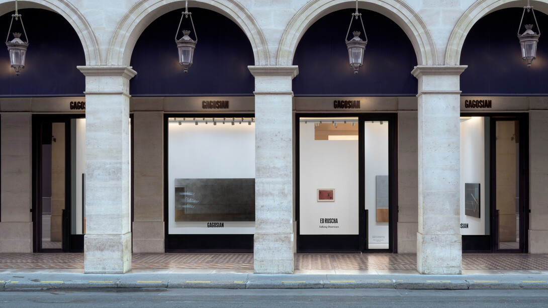 Ed Ruscha, Talking doorways, vue de l'exposition. Avec l'aimable autorisation de Gagosian