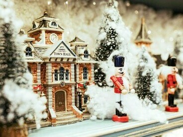 Mais um ano se passou e você nem percebeu. Nada melhor do que unir a família, encomendar o peru, vestir a roupa da sorte e comemorar mais um Natal e uma virada de ano triunfal (na praia, de preferência), e bradar: “Feliz Ano Novo!”. E o que dizer dos aeroportos nesta época do ano? Só de pensar, eu já me sinto em “ritmo, é ritmo de festa!”