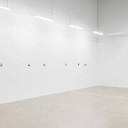 Mike Bayne, Ghosts, water towers, bowling alleys and Dave Joy, vue de l'exposition. Avec l'aimable autorisation de la Division Blouin