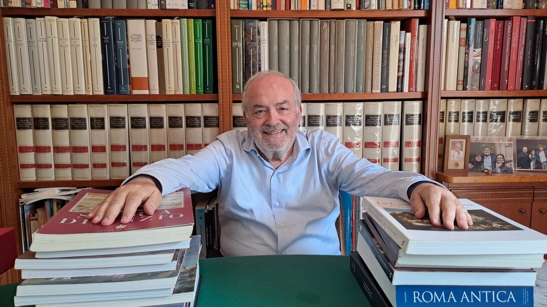 Anzio (Roma), Clemente Marigliani nella sua Biblioteca, 2025, ph. Anastasia Maria Luciani