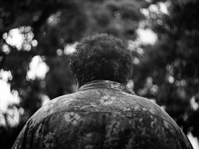 Portrait of Ali Eyal in Los Angeles, 2025. Courtesy of the Artist and The Hammer Museum. Photo by Gabriel Noguez and Sean Rowry