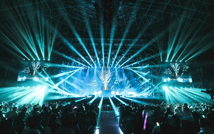 Casa de espetáculos lotada. Após 16 anos de homenagens a grandes personalidades da arte, com mais de 300 artistas passando pelos seus espetáculos, TP50 celebra a própria história